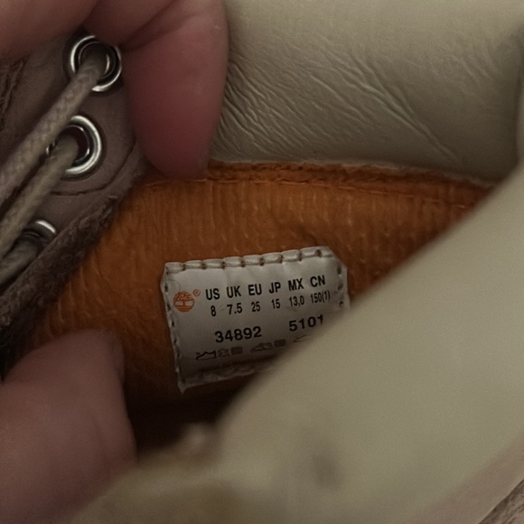 Size 8 ( girls ) authentic timberland boots. - Picture 6 of 6